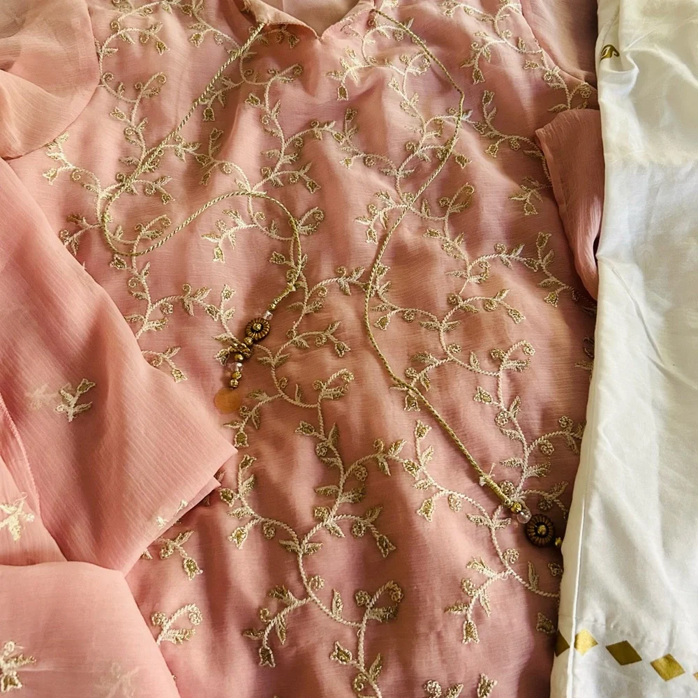 Pink Embroidered three piece Pakistani outfit - Picture 2 of 4